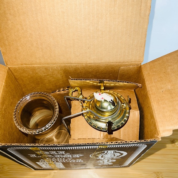 Vintage Oil Lamp - Picture 4 of 12